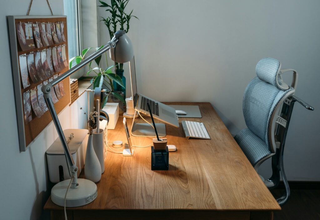 A Healthy Desk Set-Up: Tips for Managing Neck and Back Pain For Office Workers 5 samule sun U6EXlQCZ938 unsplash